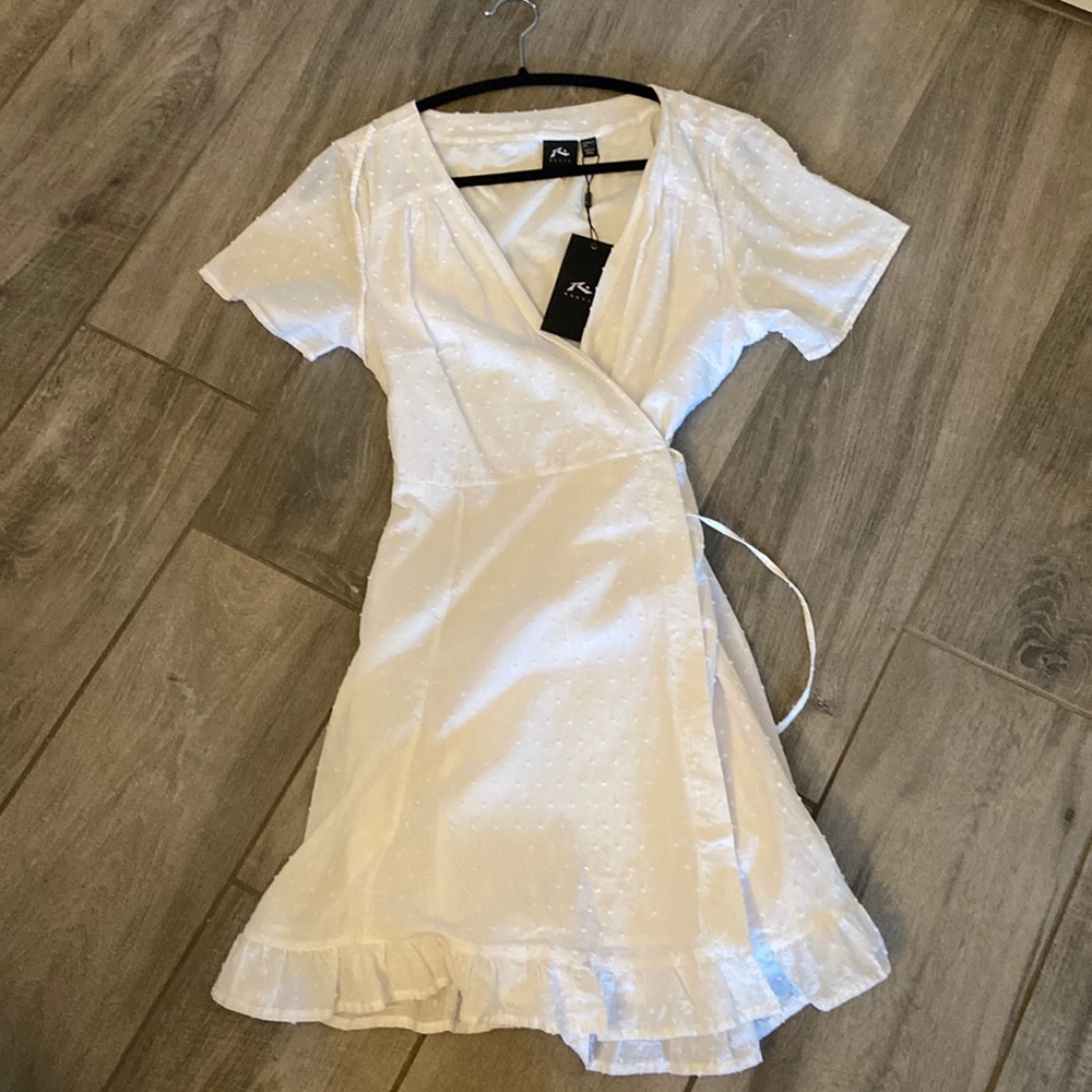 Rusty short white wrap dress. Size large